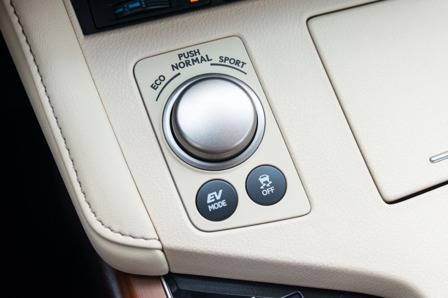  Lexus ES300h 2016 года  (фото 19 из 22)